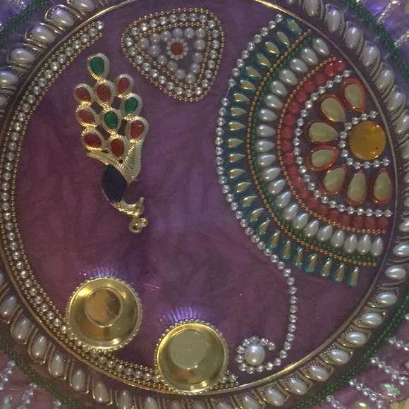 Beautifully Decorative Plastic Plate - Unopened and wrapped with plastic cover - Picture 3 of 3